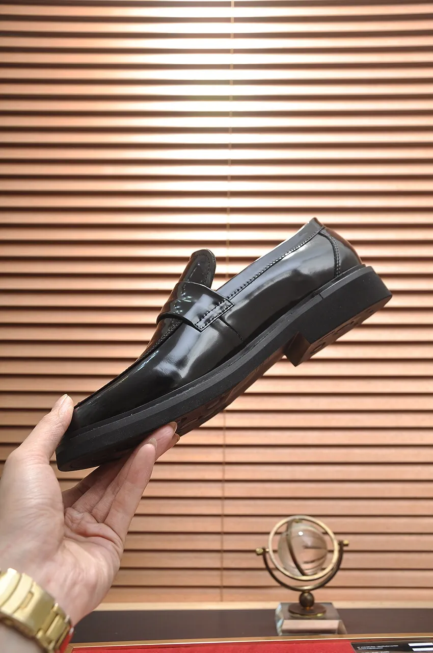 Factory price 540💶Italy’s top luxury men’s shoe giant (GUCCI) (Gucci) (full cowhide lining) new arrival🍃Original European style🔰 Pleasant to the eye😍In order to make the shoes more durable and non-deformable🌀The production continues to follow traditional methods but there is still no lack of innovation💪The original open-edge beaded cowhide is selected for the leather♻️ Smooth, natural and extra bright⭐Made of imported cowhide The rich man’s first choice 38-45 (45 customized)